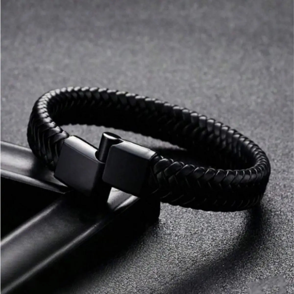 Bracelete Adventure Premium | Couro Encerado e Hardware Nobre | BOLDMAN