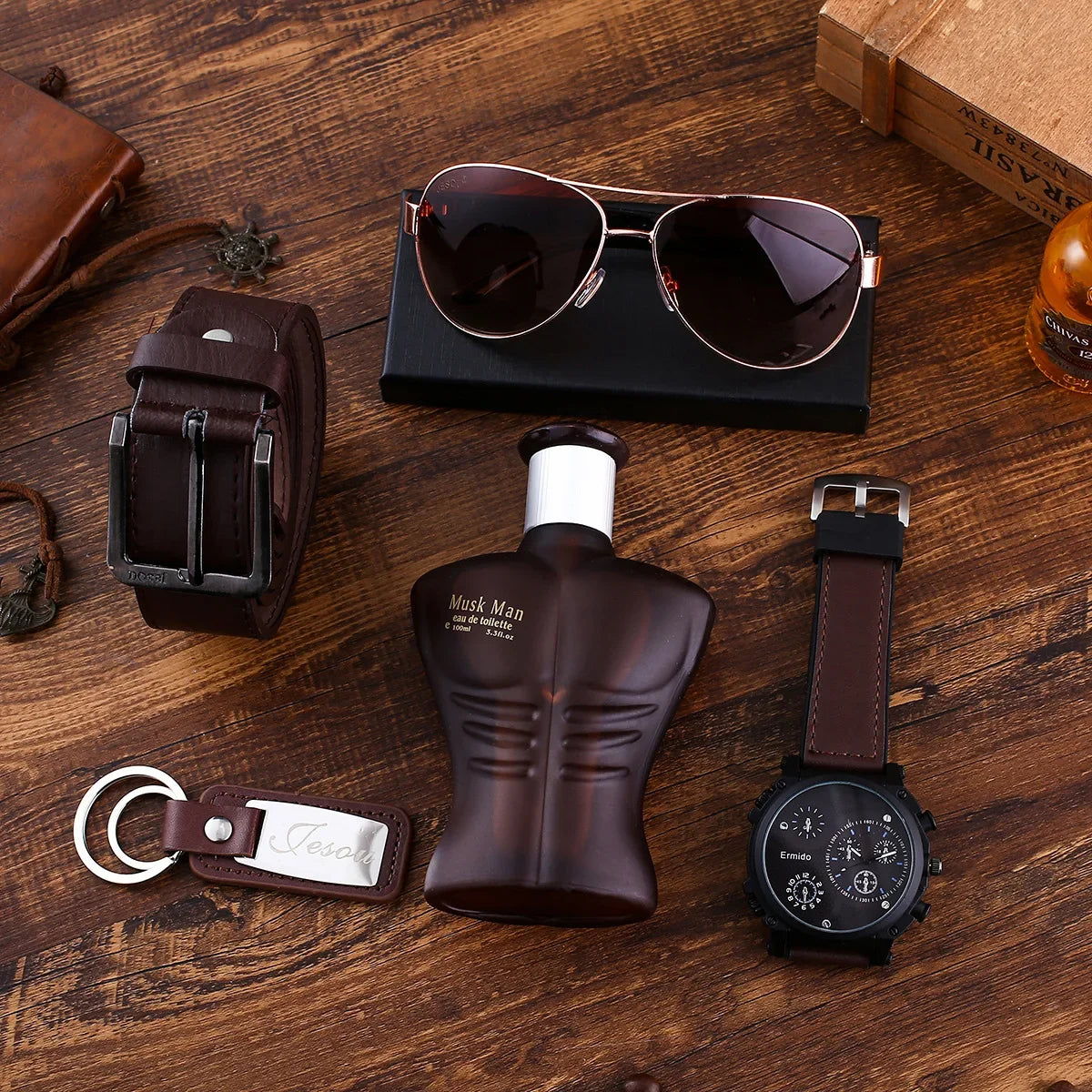 Kit Presente Masculino - 5pcs: 1 Relógio Quartzo + 1 Cinto + 1 Perfume + 1 Óculos + 1 Chaveiro