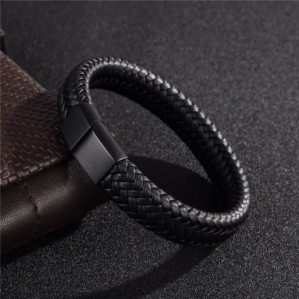 Bracelete Adventure Premium | Couro Encerado e Hardware Nobre | BOLDMAN